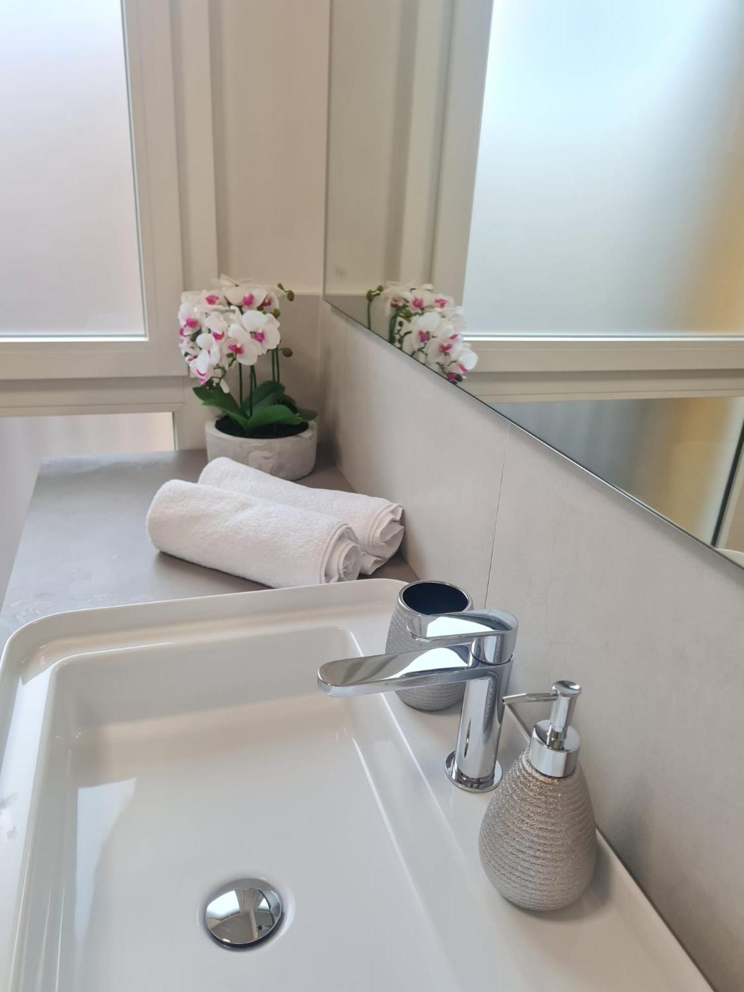 Nel Sole Business Appartement Bologna Buitenkant foto